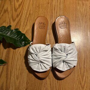 DNA Footwear White Sandals NWT